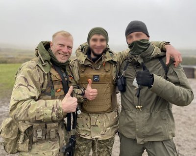 Андрій Валенський з побратимами Андрій Валенський з побратимами