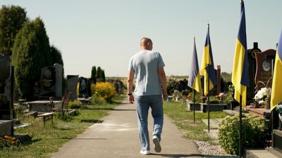 могили бійців, прапори на могилах могили бійців, прапори на могилах