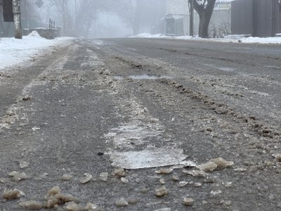 Ожеледиця у Полтаві: як комунальники впорались з прибиранням міста Ожеледиця у Полтаві: як комунальники впорались з прибиранням міста