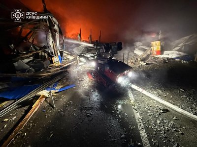 Наслідки обстрілів Київщини: пошкоджений фастівський вокзал, є поранені Наслідки обстрілів Київщини: пошкоджений фастівський вокзал, є поранені