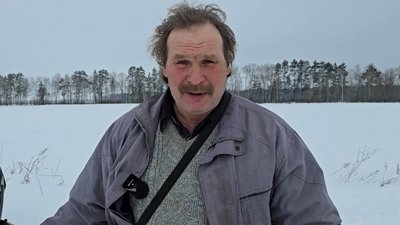 Прифронтову дорогу на Чернігівщині чистять фермери, щоб у села могли доставити продукти або відвезти людей до лікарні Прифронтову дорогу на Чернігівщині чистять фермери, щоб у села могли доставити продукти або відвезти людей до лікарні