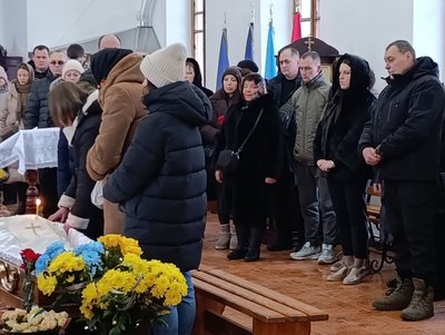 У Хмельницькому попрощалися з 38-річним захисником Миколою Новіцьким У Хмельницькому попрощалися з 38-річним захисником Миколою Новіцьким
