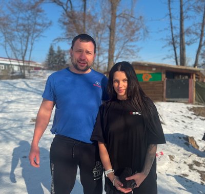 “Знімає стрес від нічних атак”: як сум'яни купаються у крижаній воді “Знімає стрес від нічних атак”: як сум'яни купаються у крижаній воді