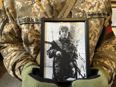 У Полтаві прощаються з трьома полеглими захисниками України У Полтаві прощаються з трьома полеглими захисниками України