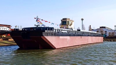 SLG–баржа, яку побудували зі старих ліхтерних суден SLG–баржа, яку побудували зі старих ліхтерних суден