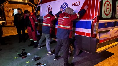 Вісім тисяч доларів за незаконний виїзд: судитимуть правоохоронця з Кіровоградщини Вісім тисяч доларів за незаконний виїзд: судитимуть правоохоронця з Кіровоградщини