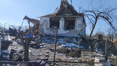 "Є приліт. Мама жива. Хата не підлягає відновленню. Боляче", — жителька Брусилівської громади Наталія Ткачук "Є приліт. Мама жива. Хата не підлягає відновленню. Боляче", — жителька Брусилівської громади Наталія Ткачук
