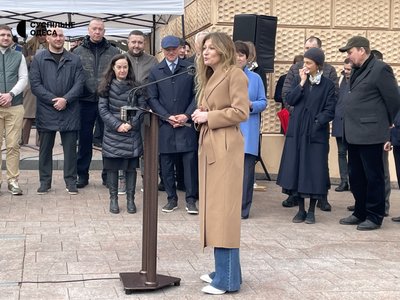 Директорка ЮНЕСКО в Одесі: у місті відкрили інформаційну табличку про внесення центру до всесвітньої спадщини Директорка ЮНЕСКО в Одесі: у місті відкрили інформаційну табличку про внесення центру до всесвітньої спадщини