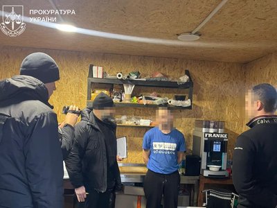 Солдати крутили шаурму замість служби. Підполковника із Донеччини судитимуть за зловживання владою Солдати крутили шаурму замість служби. Підполковника із Донеччини судитимуть за зловживання владою