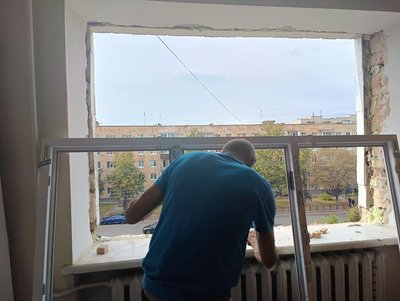 Місяць після російського обстрілу Луцька: що кажуть жителі будинку на Відродження про відновлення помешкань Місяць після російського обстрілу Луцька: що кажуть жителі будинку на Відродження про відновлення помешкань
