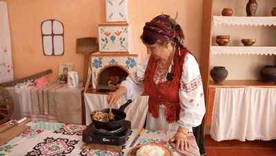 Готувала мама та бабуся: як у селі на Черкащині варять кашу з гречки та рису