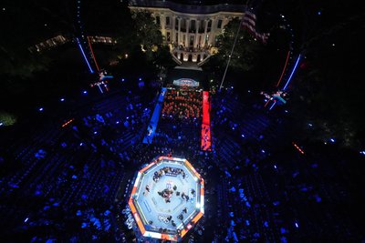 Трамп влаштував приватний турнір UFC на південному газоні Білого дому Трамп влаштував приватний турнір UFC на південному газоні Білого дому