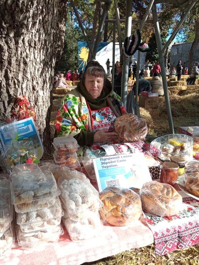 "Ми робимо з душею": волонтерки з Одещини спекли понад 250 пасок для поранених військових
