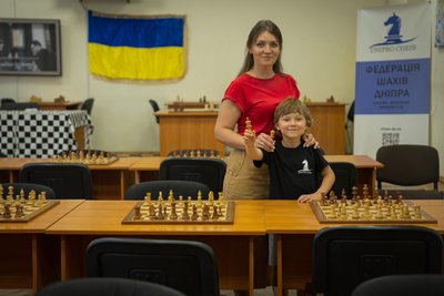 "Готовий грати у буль-який час дня і ночі". Семирічний дніпрянин Мирон Нетребка — чемпіон Європи з шахів "Готовий грати у буль-який час дня і ночі". Семирічний дніпрянин Мирон Нетребка — чемпіон Європи з шахів
