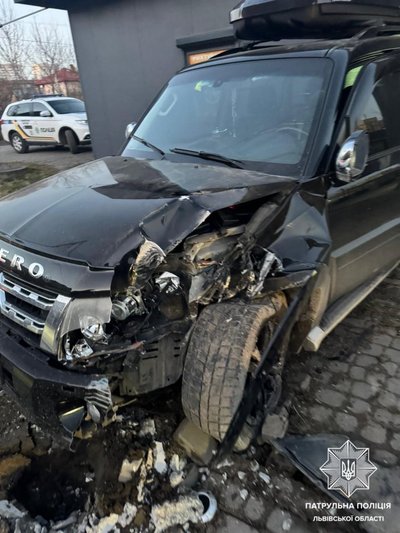 Розбитий автомобіль Розбитий автомобіль