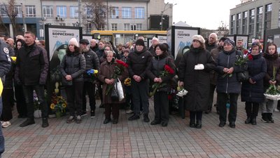 "Він герой, він ніколи не боявся": 30-річним капітаном Олександром Подвишенним попрощалися у Рівному "Він герой, він ніколи не боявся": 30-річним капітаном Олександром Подвишенним попрощалися у Рівному