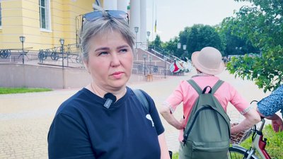 У Прилуках на Чернігівщині попрощалися з родиною, у будинок якої поцілив російський "шахед" У Прилуках на Чернігівщині попрощалися з родиною, у будинок якої поцілив російський "шахед"