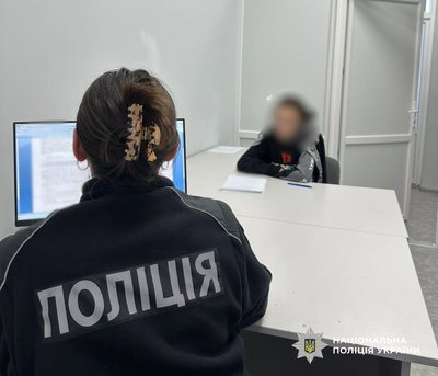 В Одесі 26-річну жінку підозрюють у підпалі двох вантажівок В Одесі 26-річну жінку підозрюють у підпалі двох вантажівок