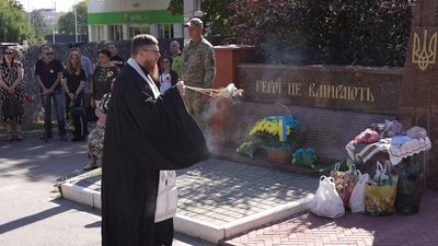 У Кропивницькому вшанували загиблих захисників і захисниць У Кропивницькому вшанували загиблих захисників і захисниць