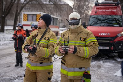 Алгоритм дій після обстрілів РФ: у Дніпрі відбулися спільні навчання ДСНС, пошуковців "Антарєс" та "Червоного Хреста" Алгоритм дій після обстрілів РФ: у Дніпрі відбулися спільні навчання ДСНС, пошуковців "Антарєс" та "Червоного Хреста"