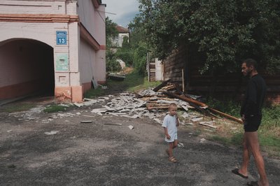 Будинок у Харкові, у якого буревій пошкодив дах, 13 липня 2025 року