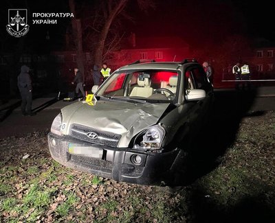 Смерть сестер у Карлівці: обвинуваченого експравоохоронця, який збив дівчат, триматимуть під вартою Смерть сестер у Карлівці: обвинуваченого експравоохоронця, який збив дівчат, триматимуть під вартою