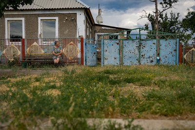 Стеля падає, а у стінах дірки: 69-річна жінка живе у зруйнованій оселі у Білій Криниці на Херсонщині Стеля падає, а у стінах дірки: 69-річна жінка живе у зруйнованій оселі у Білій Криниці на Херсонщині