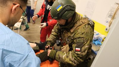 "Це унікальний підрозділ — поліцейські, які рятують життя". Книга про парамедиків Донеччини: автори про ініціативу "Це унікальний підрозділ — поліцейські, які рятують життя". Книга про парамедиків Донеччини: автори про ініціативу