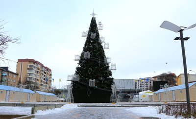 Ялинки незламності: де встановили головний символ різдвяно-новорічних свят Ялинки незламності: де встановили головний символ різдвяно-новорічних свят