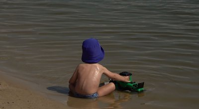 "Я б і зимою купався": чи безпечна вода для купання у Дніпрі на черкаських пляжах "Я б і зимою купався": чи безпечна вода для купання у Дніпрі на черкаських пляжах