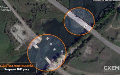Супутник показав знімки знищеного понтонного мосту росіян на Херсонщині Супутник показав знімки знищеного понтонного мосту росіян на Херсонщині
