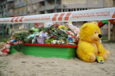 Ракетний удар по Кривому Рогу 4 квітня: що нині відбувається на місці атаки. Фоторепортаж