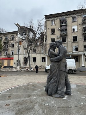 “Часто прилітає. Страшно” Як із Дружківки евакуюють людей під дронами та авіабомбами “Часто прилітає. Страшно” Як із Дружківки евакуюють людей під дронами та авіабомбами