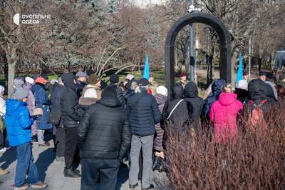 В Одесі вшанували пам’ять загиблих захисників і передали державну нагороду родині полеглого офіцера В Одесі вшанували пам’ять загиблих захисників і передали державну нагороду родині полеглого офіцера
