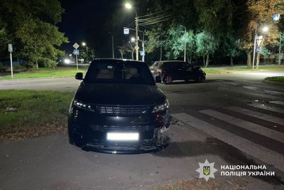 Двох людей госпіталізували: у Черкасах зіткнулися дві автівки Двох людей госпіталізували: у Черкасах зіткнулися дві автівки