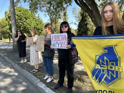 У Кременчуці відбулася акція-нагадування "Не мовчи. Полон вбиває". 22 вересня