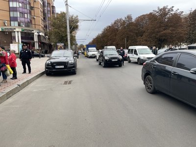У Полтаві влаштували хвилину мовчання до Дня захисників і захисниць У Полтаві влаштували хвилину мовчання до Дня захисників і захисниць