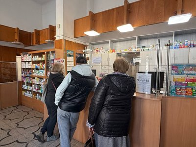 Черга в аптеку Черга в аптеку