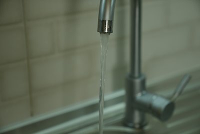 вода з-під крану вода з-під крану