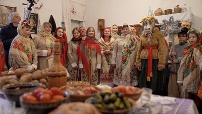 "Пісні, які бережемо донині": на Черкащині фольклорні колективи з колядками зустрічають Різдво "Пісні, які бережемо донині": на Черкащині фольклорні колективи з колядками зустрічають Різдво