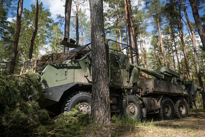 24 на 7 під наглядом FPV-дронів. Як працюють екіпажі САУ "Богдана" на Сумщині 24 на 7 під наглядом FPV-дронів. Як працюють екіпажі САУ "Богдана" на Сумщині