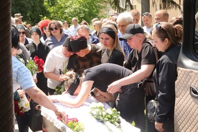 В Охтирці попрощались з військовослужбовцем Олександром Заворою В Охтирці попрощались з військовослужбовцем Олександром Заворою
