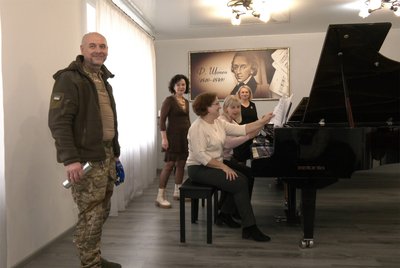 На фронті грав на пеньках замість барабанів: викладач луцької музшколи прийшов у відпустку На фронті грав на пеньках замість барабанів: викладач луцької музшколи прийшов у відпустку