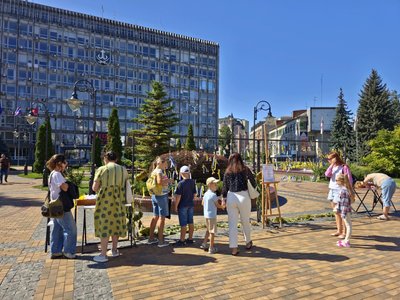 «Поки живу я — живе пам’ять»: у Вінниці проходить акція «Голоси пам’яті» «Поки живу я — живе пам’ять»: у Вінниці проходить акція «Голоси пам’яті»