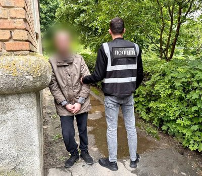 У Бердичеві завершили розслідування справи про незаконний збут зброї та боєприпасів У Бердичеві завершили розслідування справи про незаконний збут зброї та боєприпасів