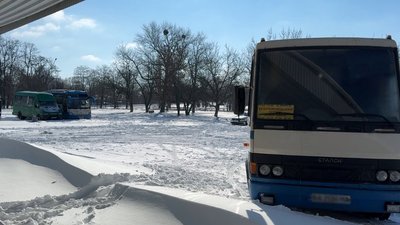На Кіровоградщині через сніг і ожеледицю не виїхали на маршрути 89 автобусів На Кіровоградщині через сніг і ожеледицю не виїхали на маршрути 89 автобусів