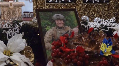 Загинув поблизу Бахмута: у Житомирі попрощалися із вчителем Миколою Кондратюком, який воював за Україну Загинув поблизу Бахмута: у Житомирі попрощалися із вчителем Миколою Кондратюком, який воював за Україну