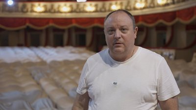 Сцени, гримерка та венталяція: у вінницькому обласному театрі актори проводять ремонт Сцени, гримерка та венталяція: у вінницькому обласному театрі актори проводять ремонт