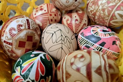 "Дівчина дарувала писанку парубкові. Це був делікатний натяк". Майстриня з Дніпра розповідає про традиції писанкарства "Дівчина дарувала писанку парубкові. Це був делікатний натяк". Майстриня з Дніпра розповідає про традиції писанкарства