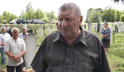На Житомирщині поховали 32-річного чоловіка, родина заявляє, що його побили працівники ТЦК — в ТЦК заперечують На Житомирщині поховали 32-річного чоловіка, родина заявляє, що його побили працівники ТЦК — в ТЦК заперечують
